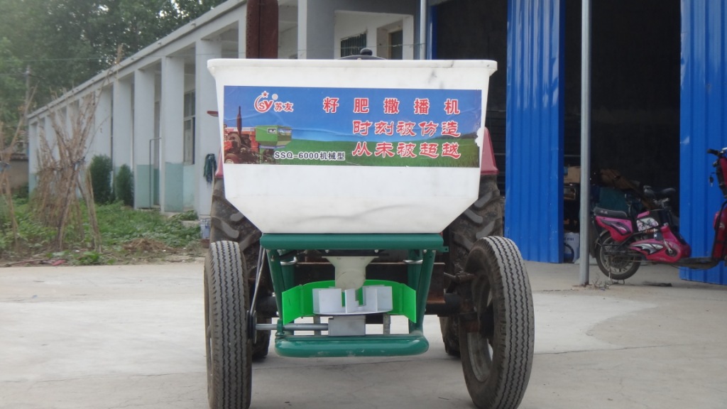 苏友牌精品前置式撒肥机 您身边的高效施肥解决方案