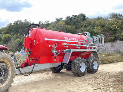 高效环保的养殖业施肥利器 大型奶牛场液态施肥机与猪场粪水沼液施肥车